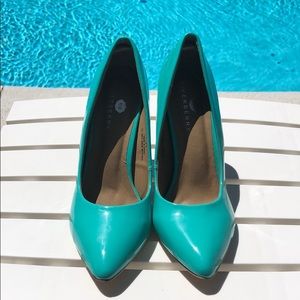 River berry turquoise heels size 8.5
